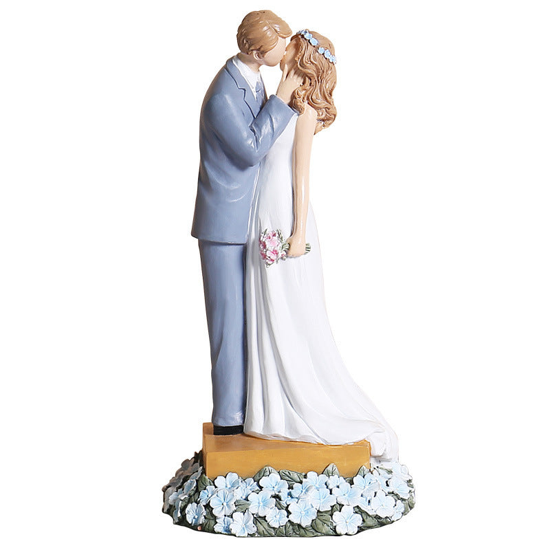 Bride & Groom Romentic Kissing Resin Figurine Wedding & Anniversary Gift