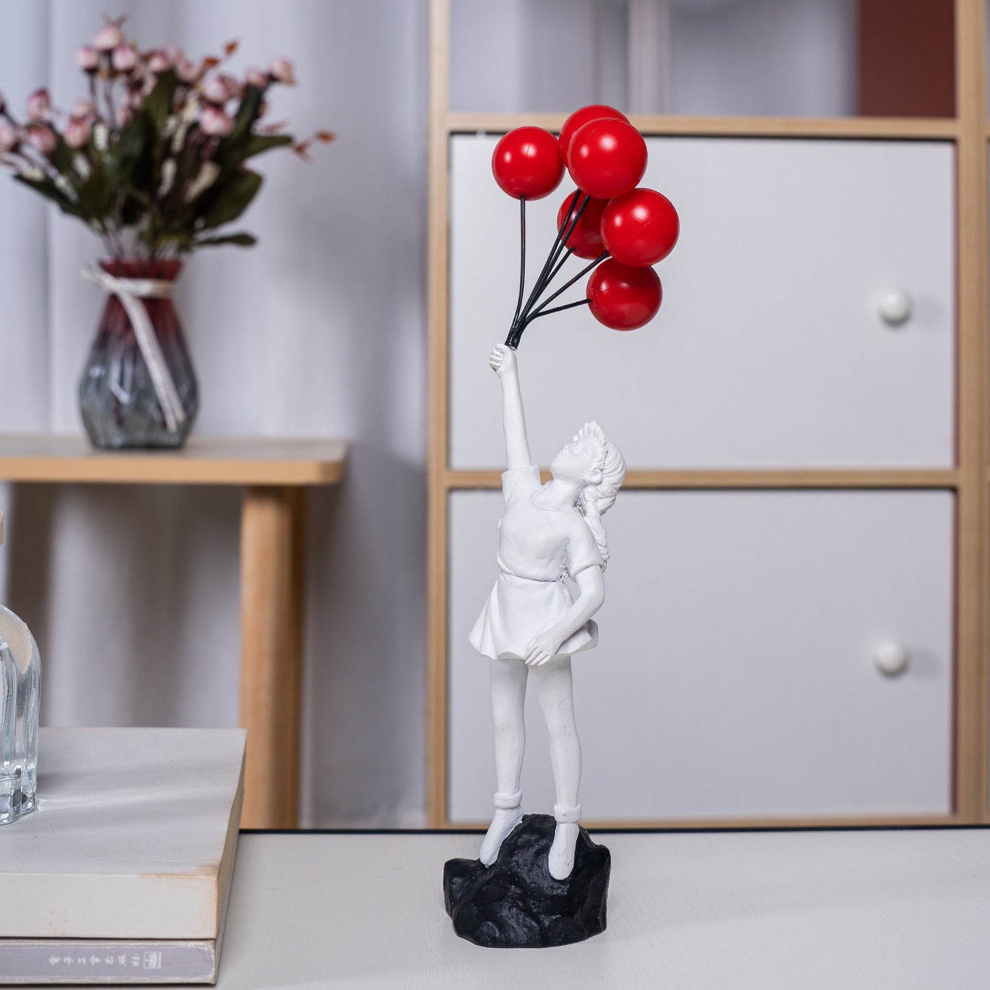 Balloon Girl Living Room Creative Resin Decorations