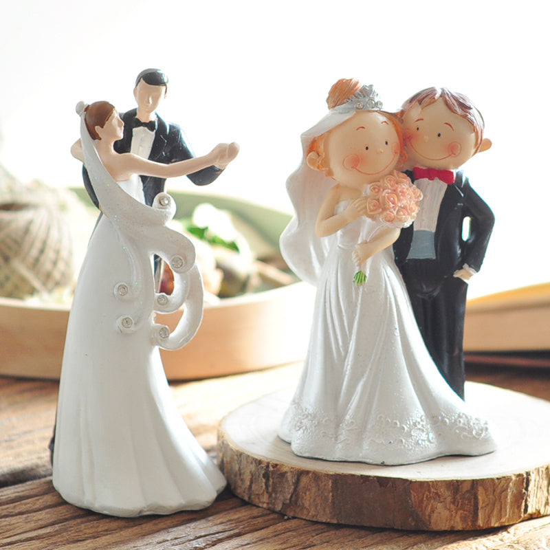 Cartoon Resin Couple Doll Ornament – Cute & Creative Home Decoration