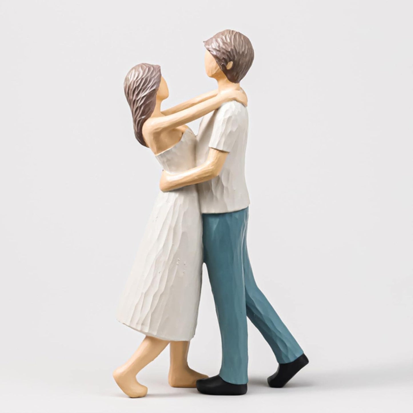 Resin Romantic Couple Figurine Statue For Lovers Present