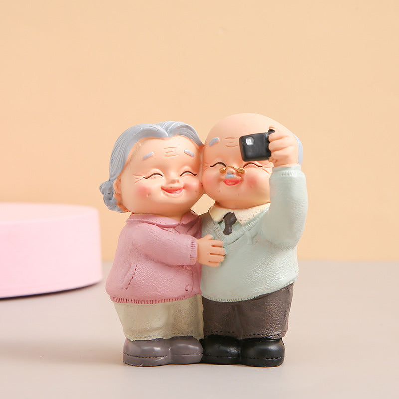 New Depends Together Cake Decorative Resin Ornament