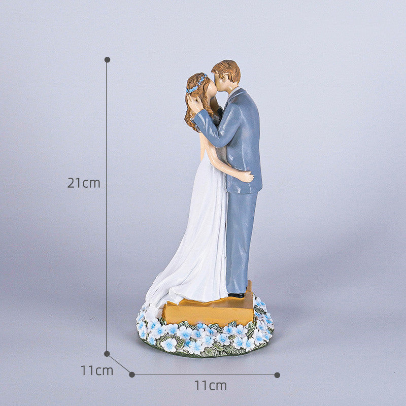 Bride & Groom Romentic Kissing Resin Figurine Wedding & Anniversary Gift