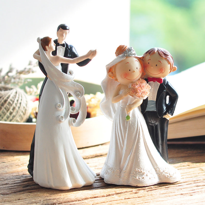 Cartoon Resin Couple Doll Ornament – Cute & Creative Home Decoration