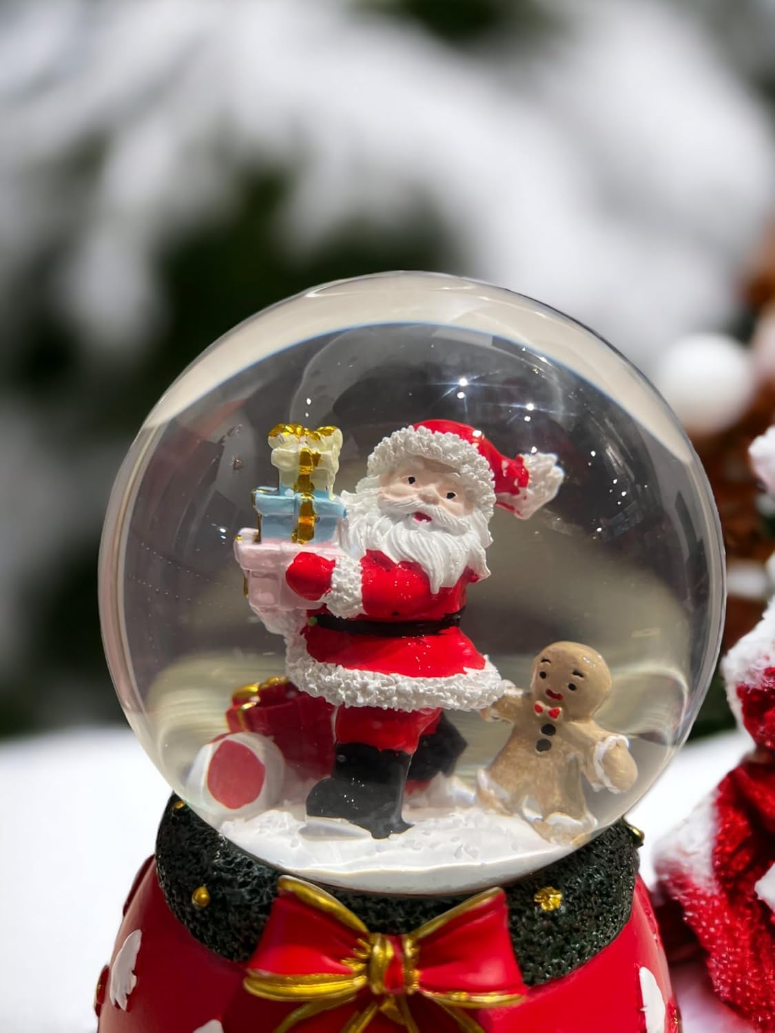 Christmas Crystal Ball Senta Claus Holding Gift Creative Music Box Decoration