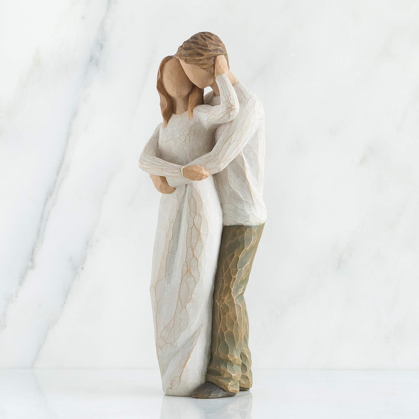 Resin Romantic hug Loving Couple Figurine Statue