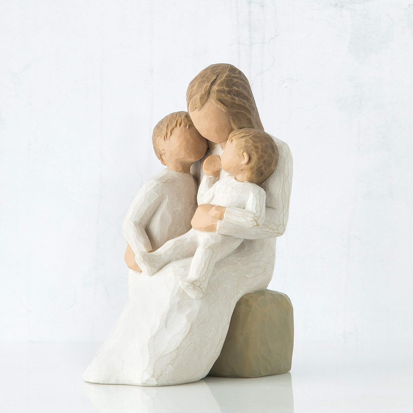 Statue en résine de Willow Tree représentant une mère et sa fille de style nordique