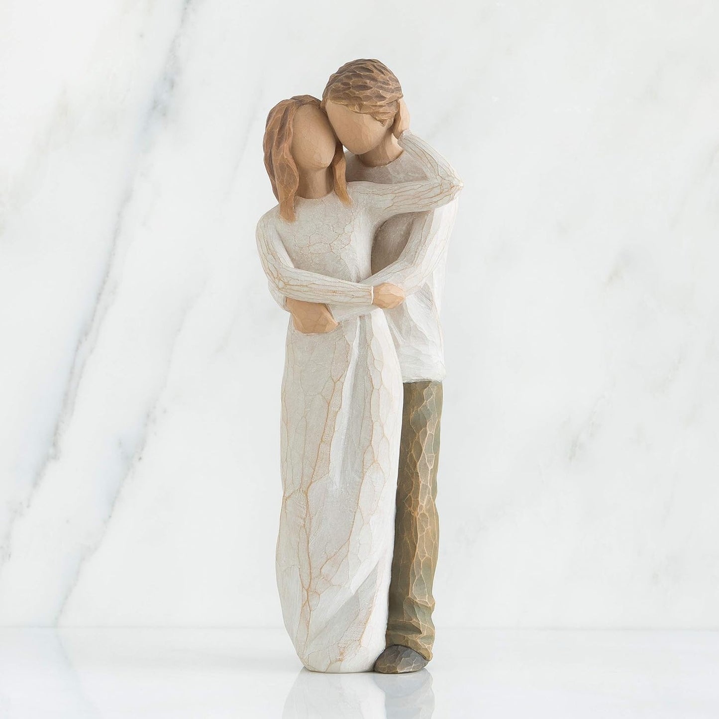 Resin Romantic hug Loving Couple Figurine Statue