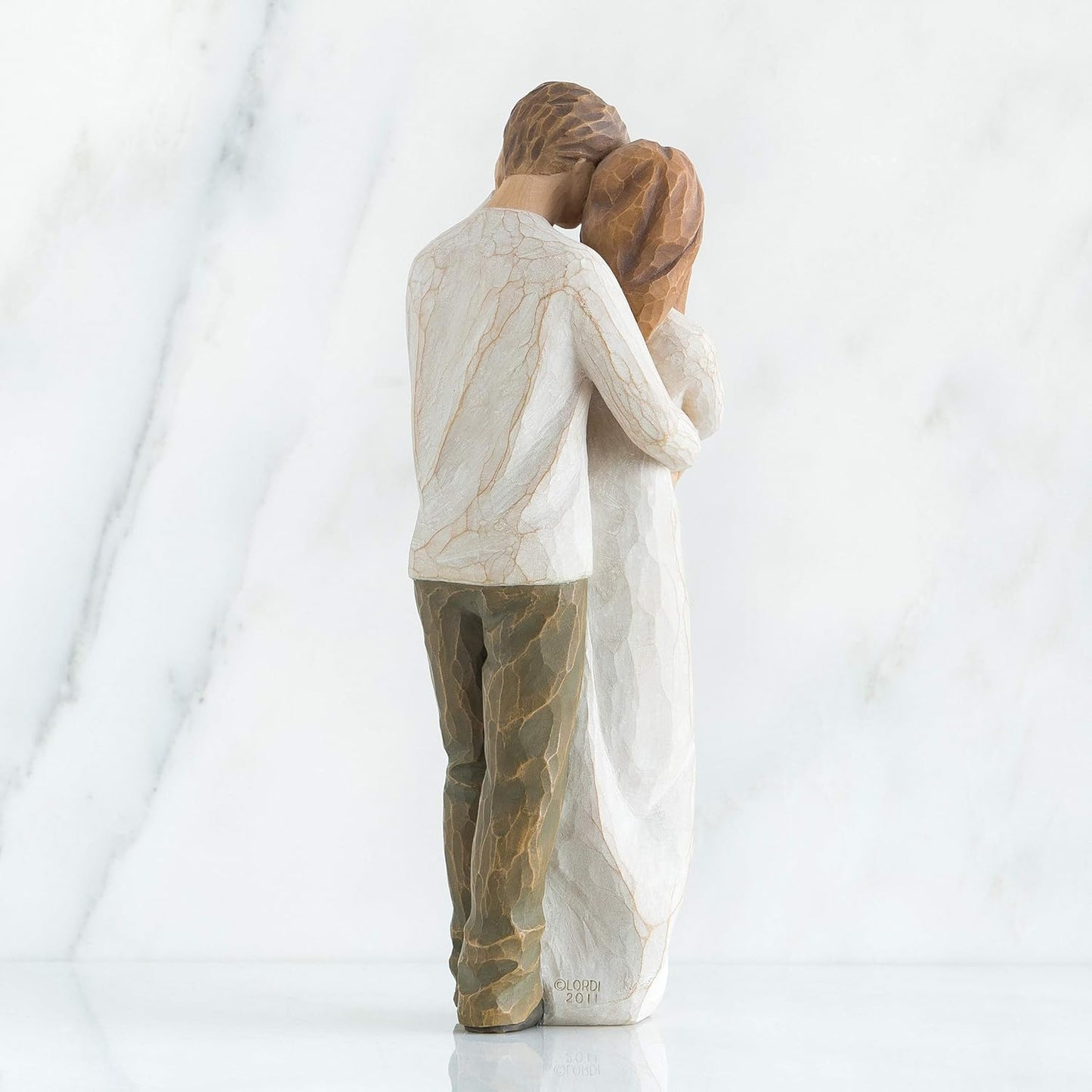 Resin Romantic hug Loving Couple Figurine Statue