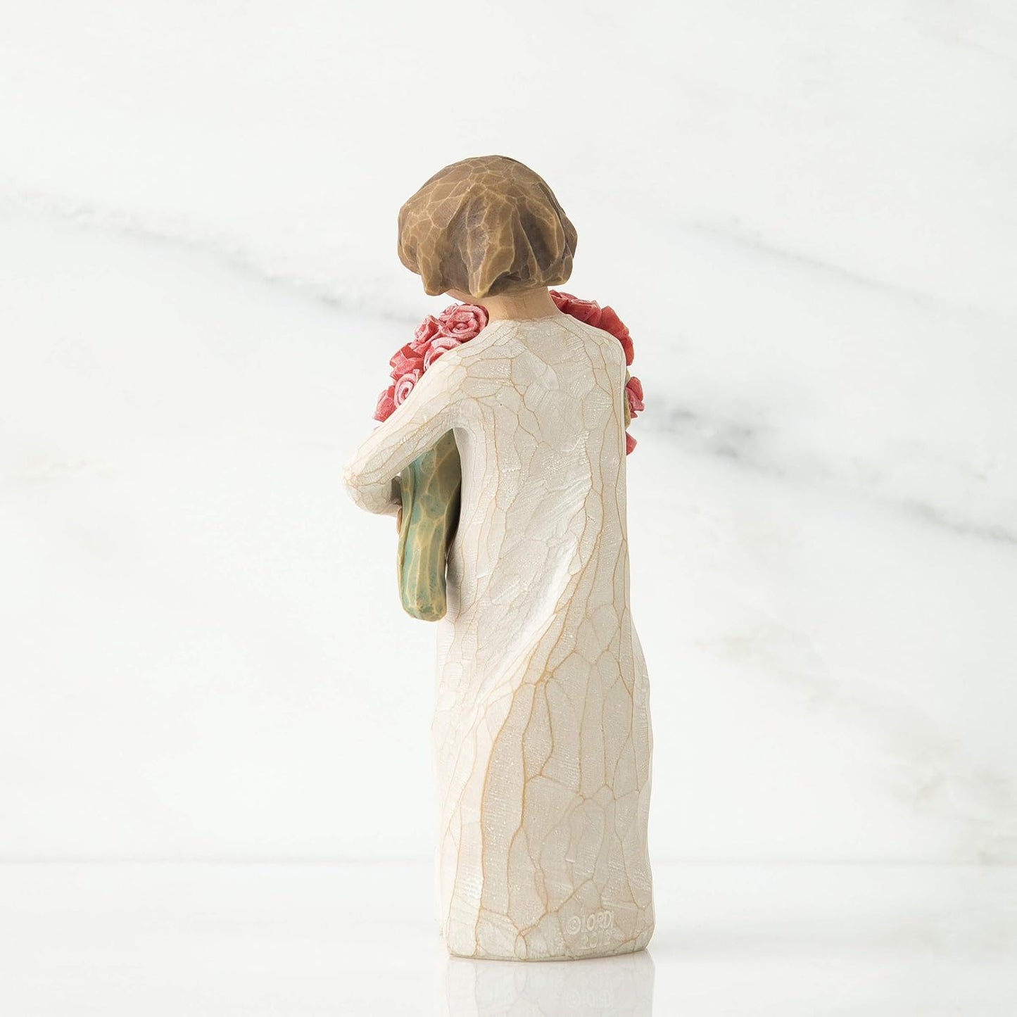 Resin Girl Holding Flowers Statue Decoration