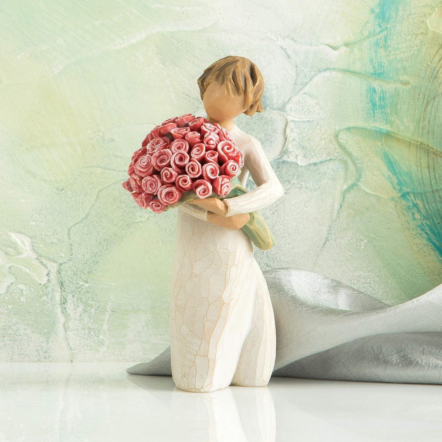 Resin Girl Holding Flowers Statue Decoration