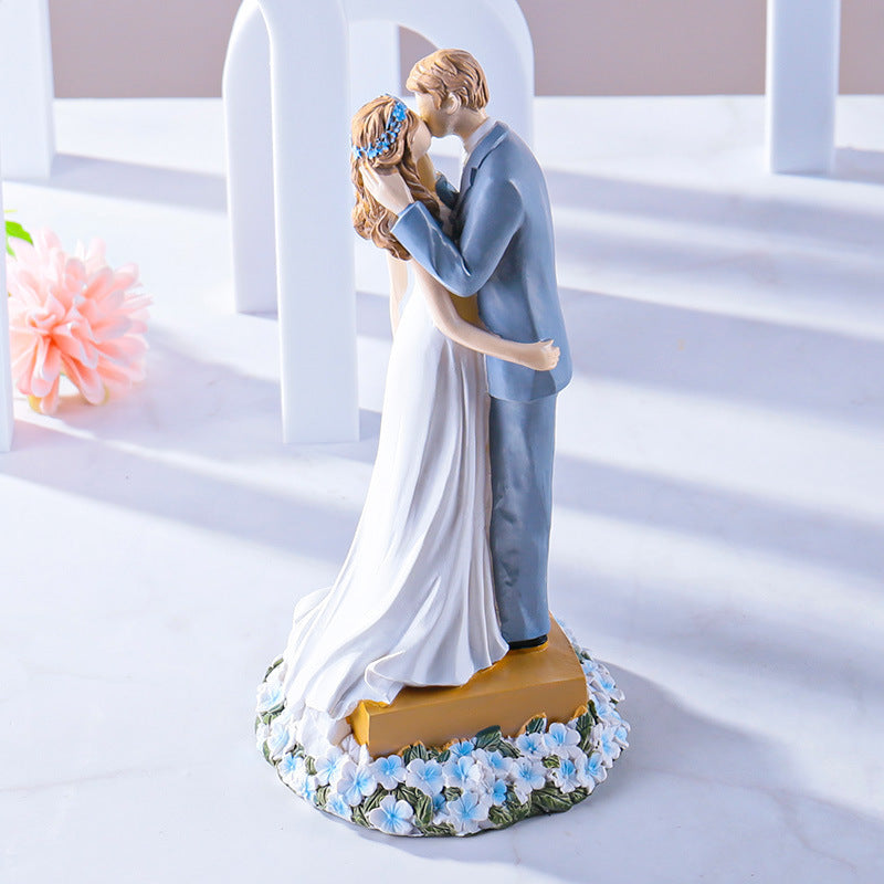 Bride & Groom Romentic Kissing Resin Figurine Wedding & Anniversary Gift
