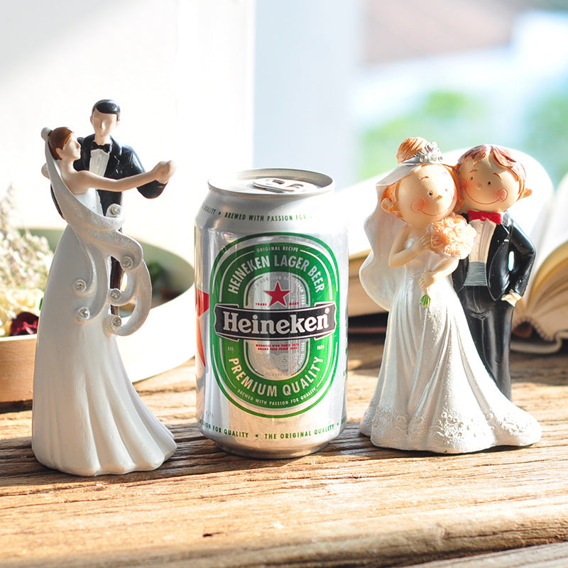 Cartoon Resin Couple Doll Ornament – Cute & Creative Home Decoration