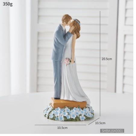 Bride & Groom Romentic Kissing Resin Figurine Wedding & Anniversary Gift