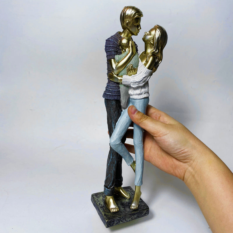 Romantic Loving Hug Couple Figurine Gift & Living Room Decoration