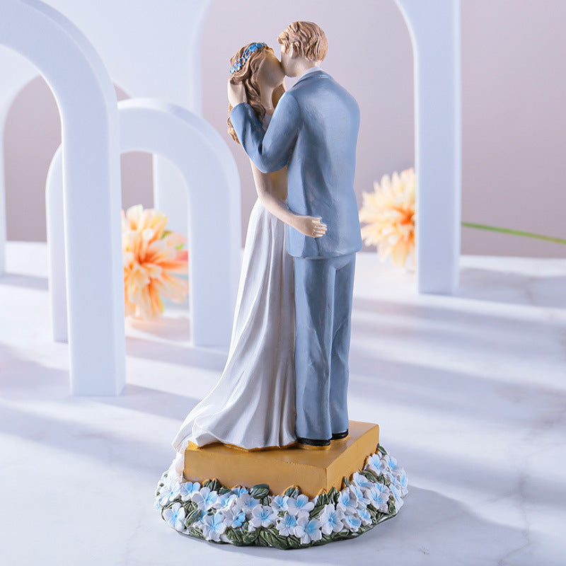 Bride & Groom Romentic Kissing Resin Figurine Wedding & Anniversary Gift