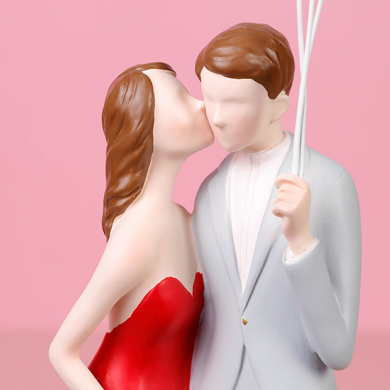 Creative Resin Lover Kiss Sweetheart Statues – Romantic Sculpture Gift & Home Decoration