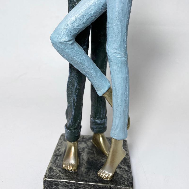 Romantic Loving Hug Couple Figurine Gift & Living Room Decoration