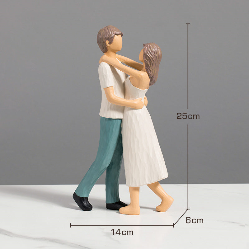 Resin Romantic Couple Figurine Statue For Lovers Present