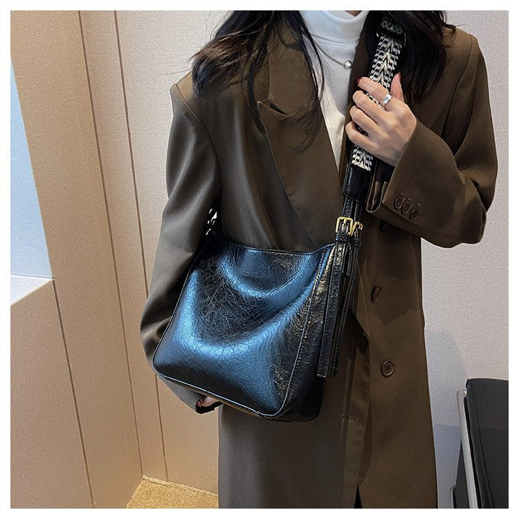 Large Capacity Commuter Messenger Bag