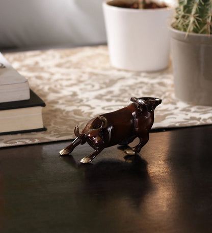 Brown Brass charging bull statue Animal Figurines