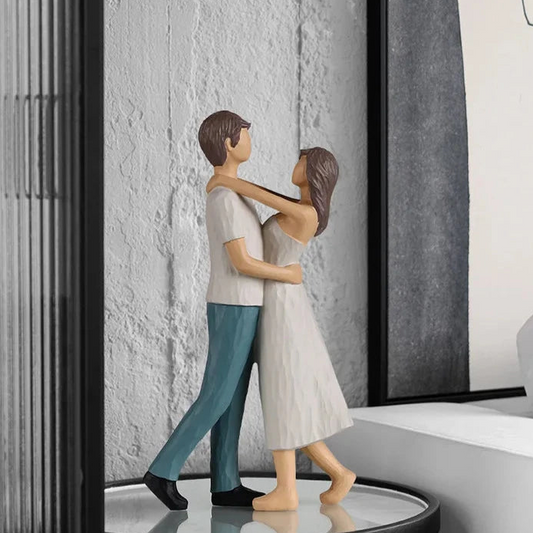 Resin Romantic Couple Figurine Statue For Lovers Present