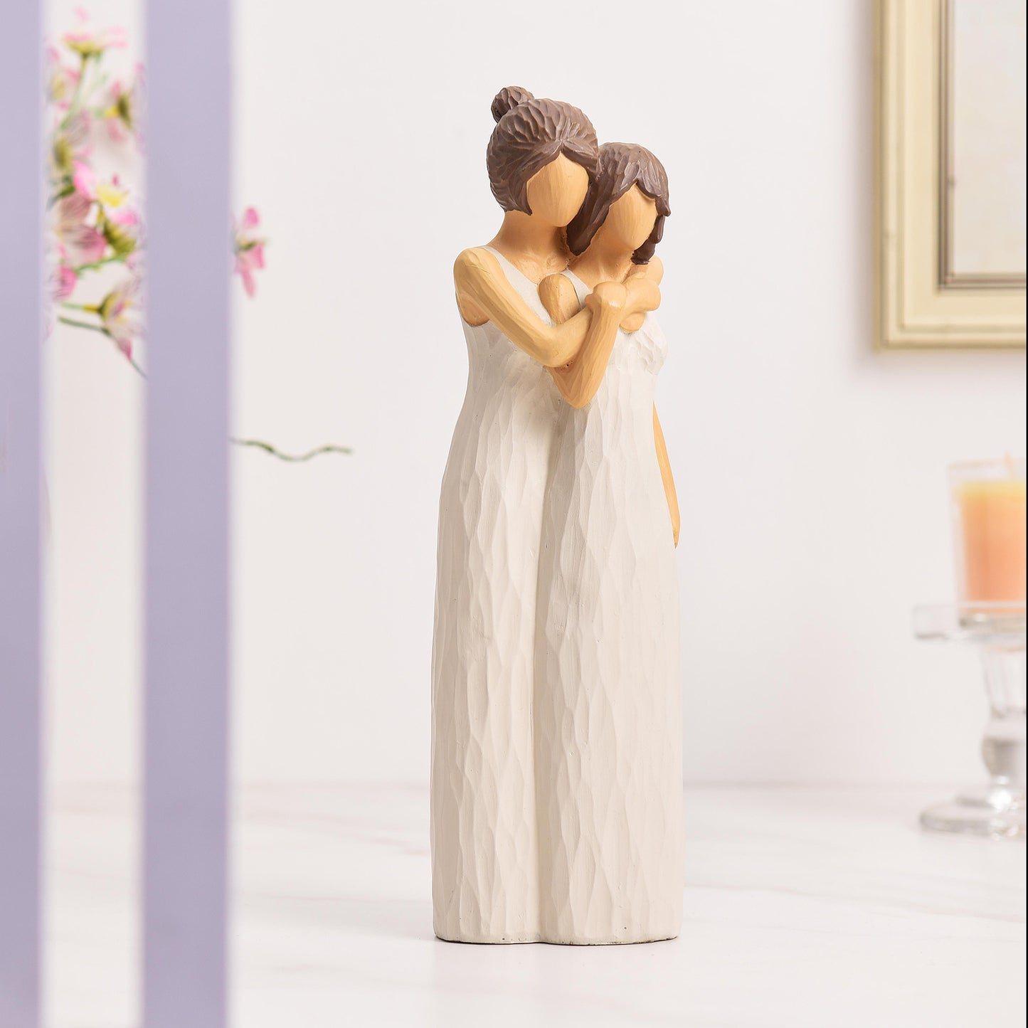Resin Mother Daughter Hugging Heart Figurines Ornament