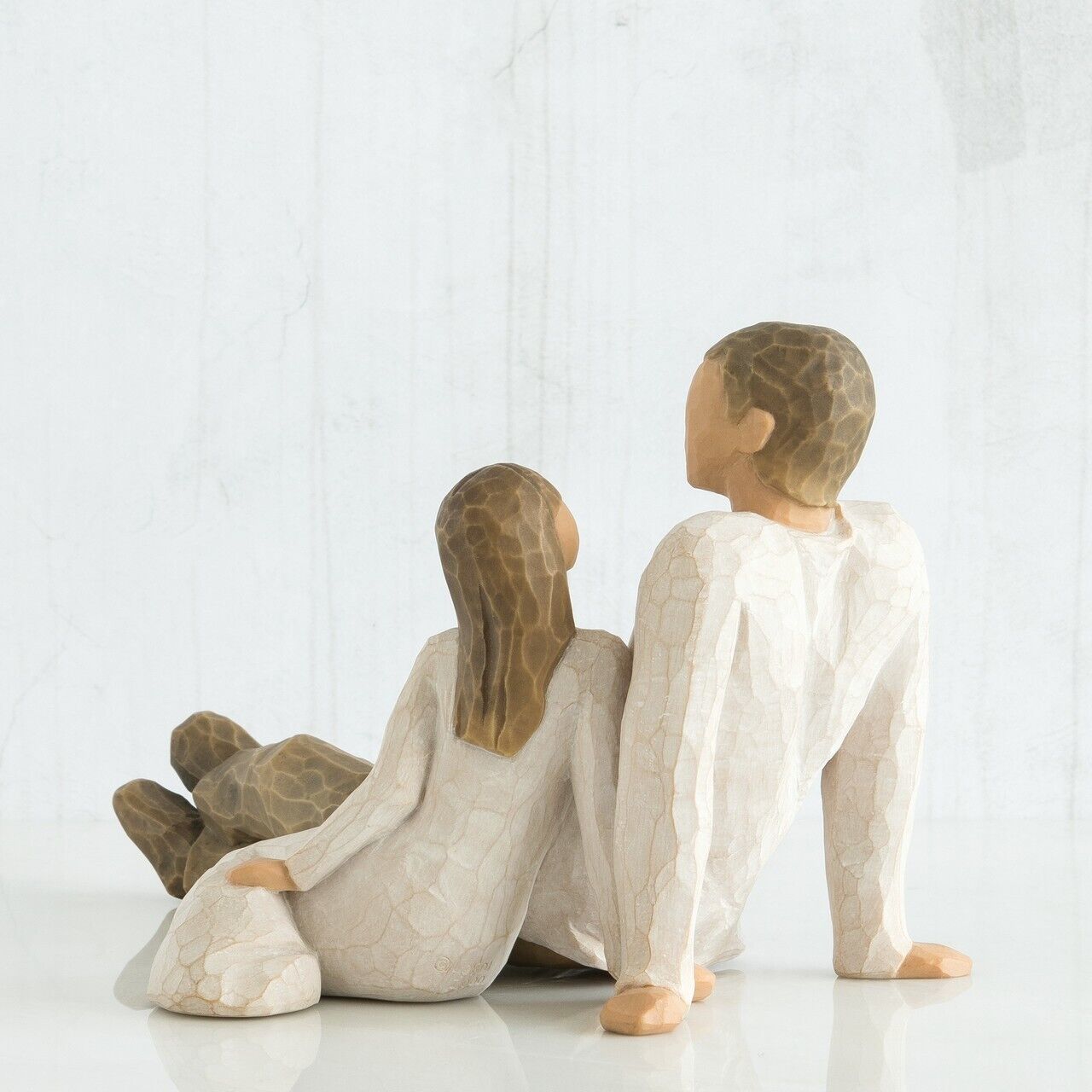 Nordic Style Resin Father and Daughter Figure Statue – Minimalist Scandinavian Home Decor